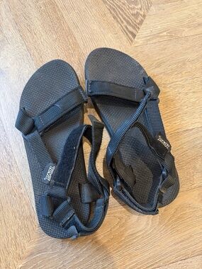 Teva sandals size woman’s 9 1/2